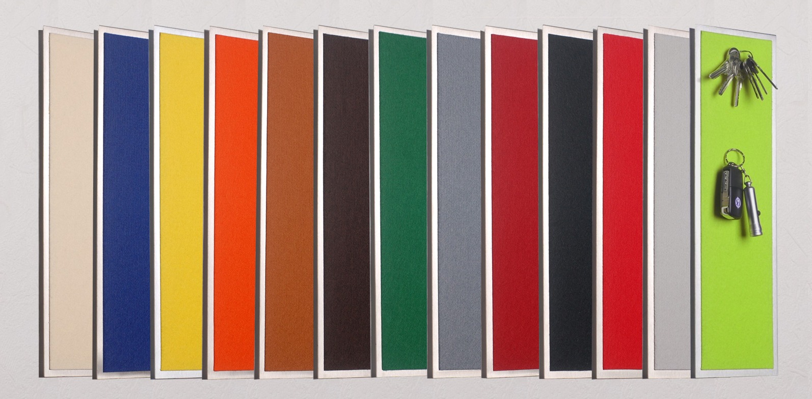 FLUX-Pitchboard, Edelstahl-Schlüsselbrett (in 42 x 12cm) versch. Farben